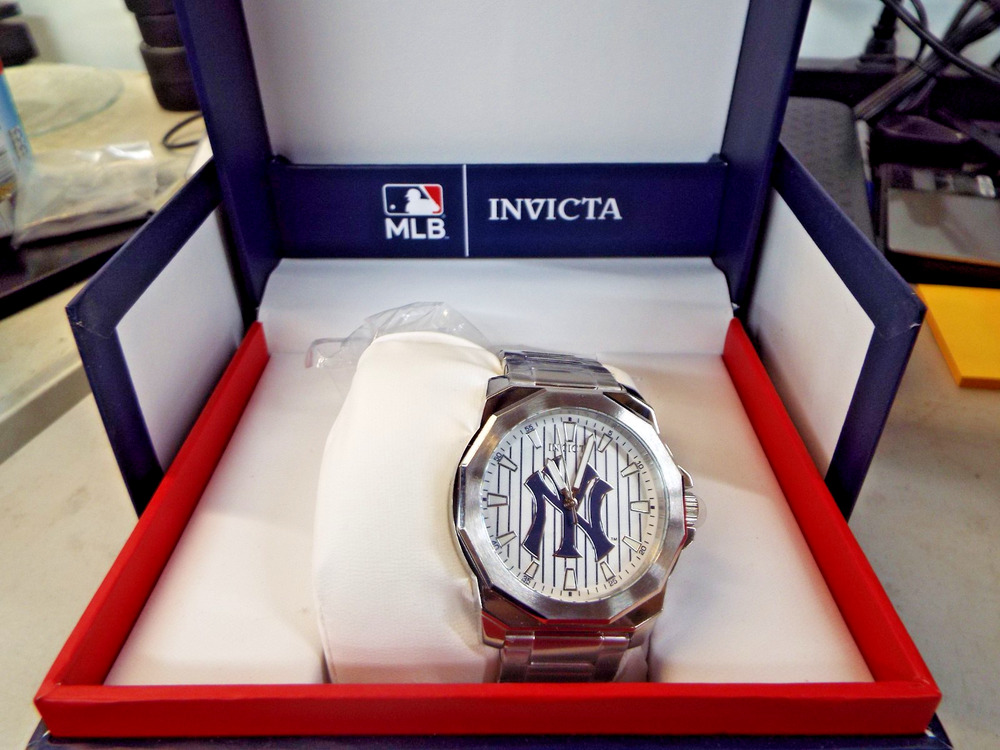 Invicta Specialty MLB New York Yankees 43mm Watch New Open Box